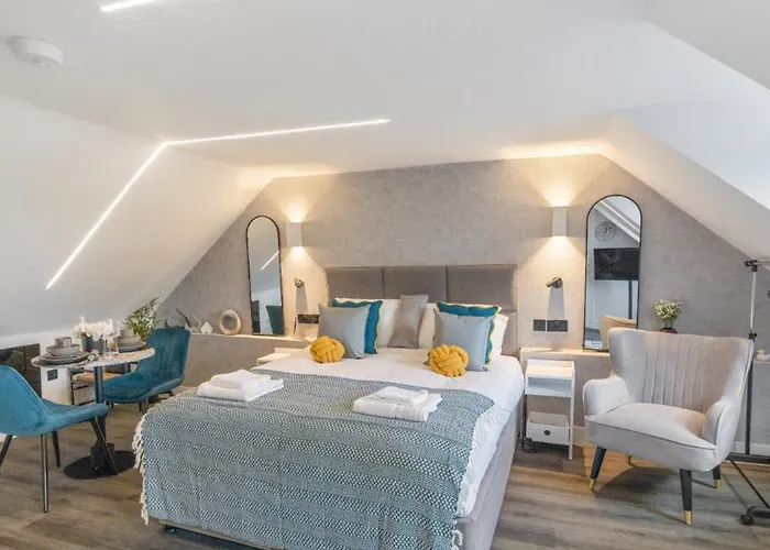 Turquoise Serenity Studio In London