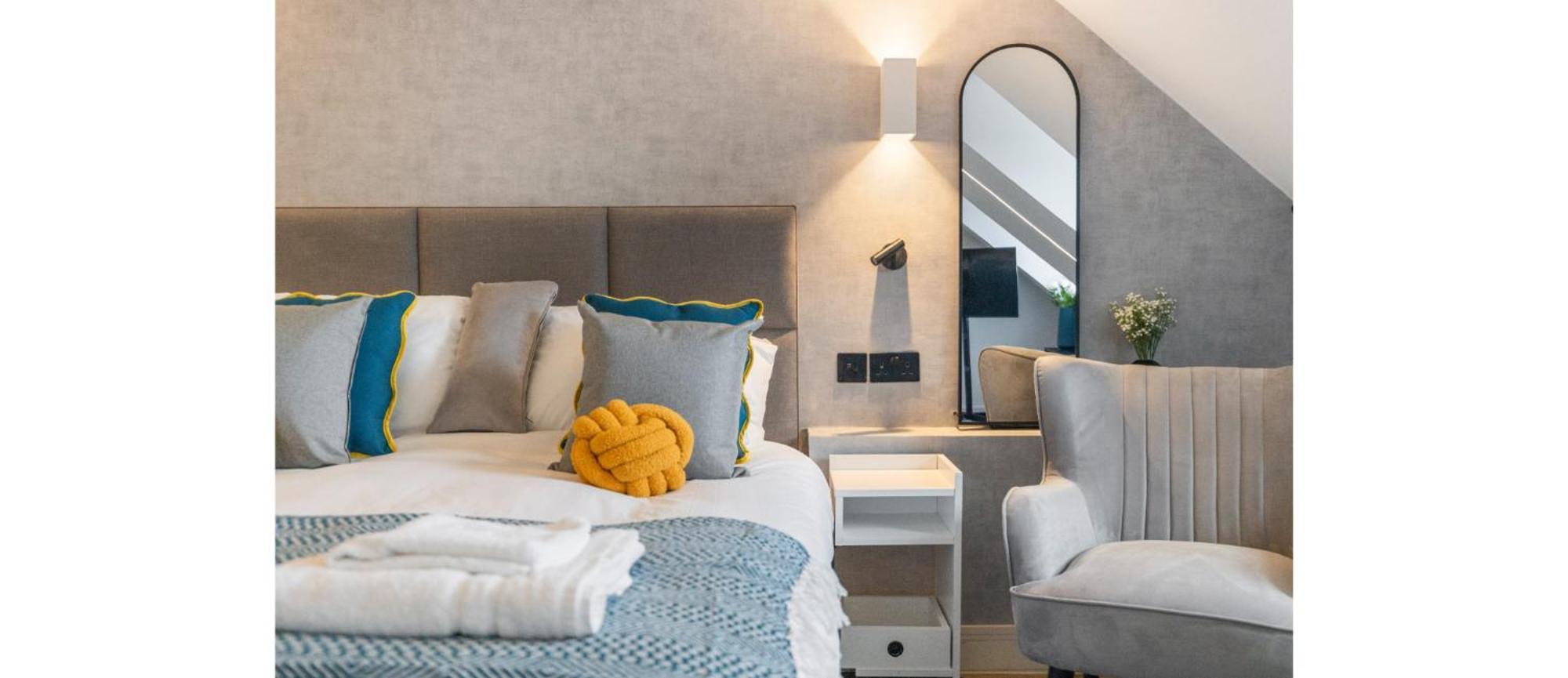 Turquoise Serenity In Apartment *